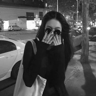 女生qq头像霸气黑白_1
