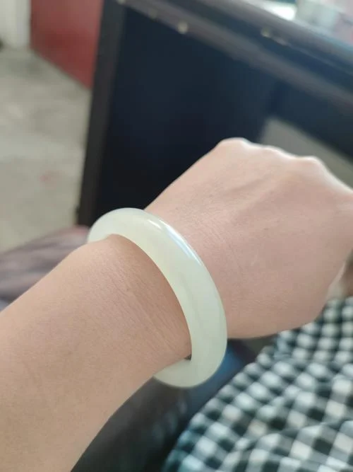 梦见买玉手镯送人_1