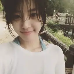 李侑菲自拍头像