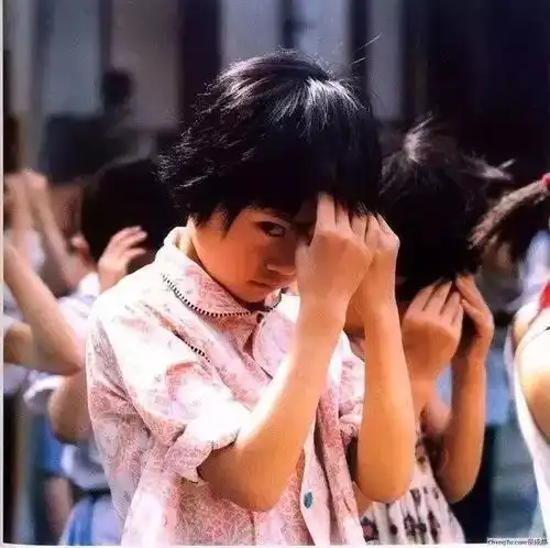 36年前,一个日本摄影师在中国偷拍的照片,很多人看哭