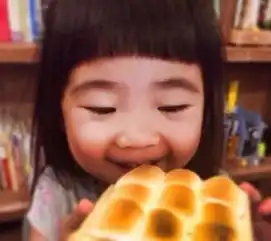 grace穿销魂泳装吃冰淇淋网友坐姿好妖娆