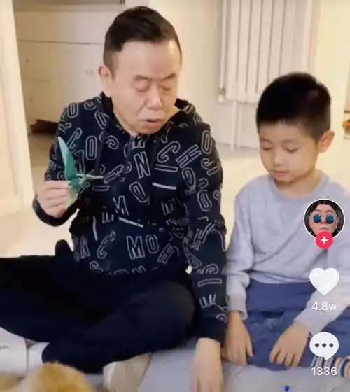 潘长江弟弟不爱上镜爱掌镜,兄弟二人身高遭调侃