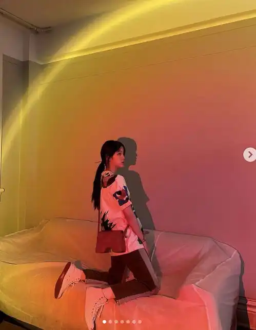 女星摆拍神器rose欧阳娜娜爱上夕阳灯天然光圈随便都美