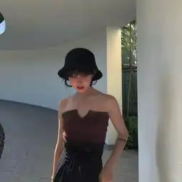头像既然爱谁都没有结果不如见一个爱一个咯