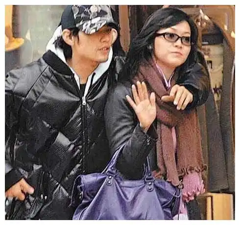 盗用佩岑图片叫板,在意杰伦前任,被宠成公主的昆凌为什么意难平