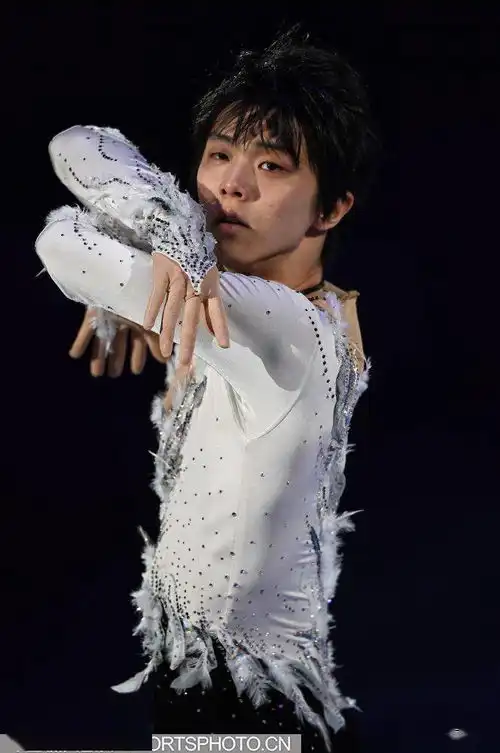花滑男单短节目金博洋排名第11晋级自由滑陈巍领跑羽生结弦暂第8