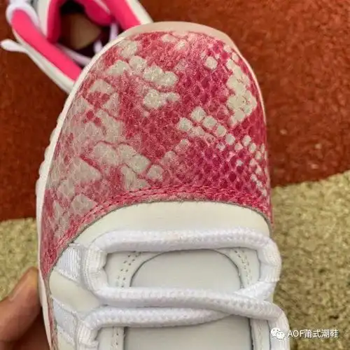 波光粼粼的aj11,aj11粉蛇配色开箱实测