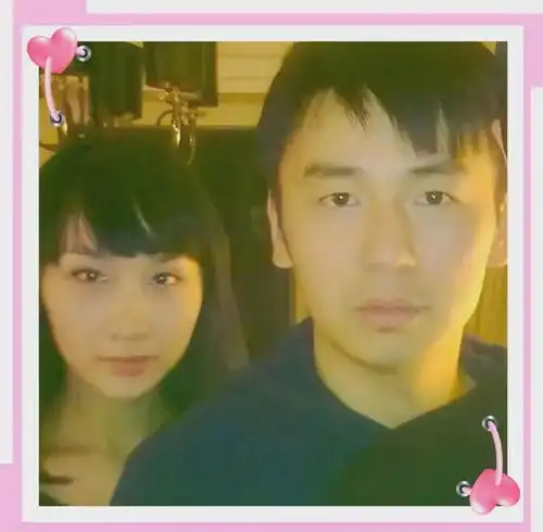 雷佳音带老婆女儿日本度假,穿拖鞋松弛感十足,12岁女儿身高抢镜
