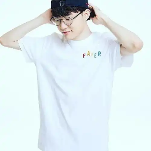 faker最丑联名t桖引热议原来是本人设计的