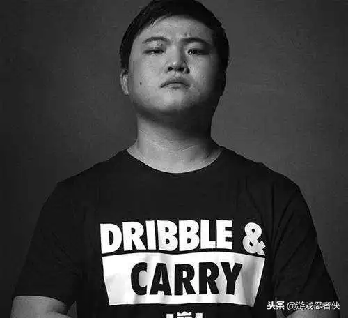 微笑称现在自己只有若风一个真兄弟,电竞圈很多表面兄弟借钱不还