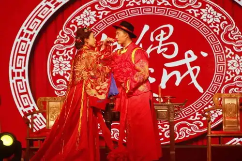 新聊斋书生娶狐仙为妻,遭美妻虐待而死,道士杀上门却放她离开