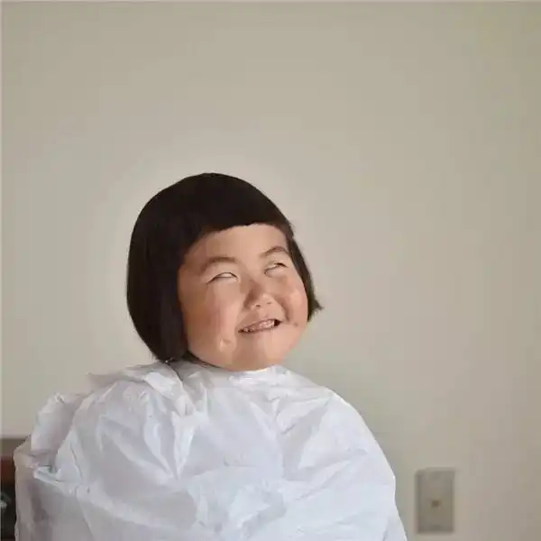 只喜欢给女儿拍丑照,这绝对是亲妈