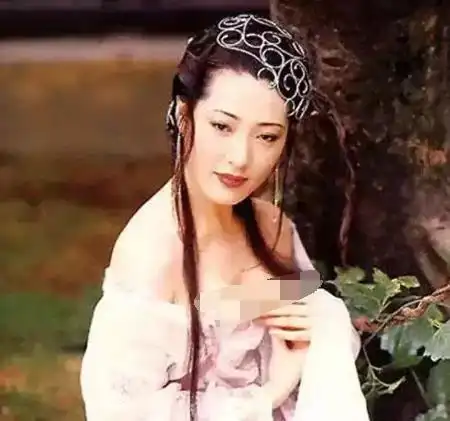 有网友怀疑是卖梨的郓哥害了武大郎,其实所有主意都是她出的