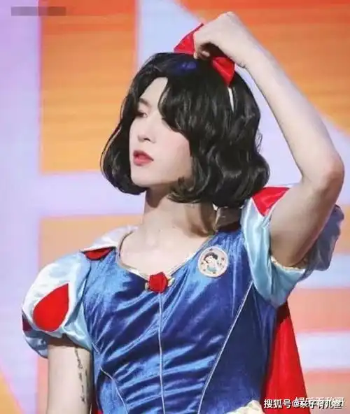 范丞丞女装cos白雪公主,眉眼神似范冰冰,姐弟俩基因太强大