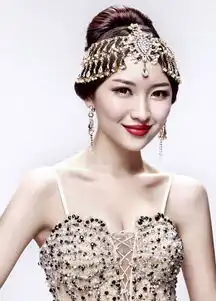 各种新娘发型和妆容巧妙搭配