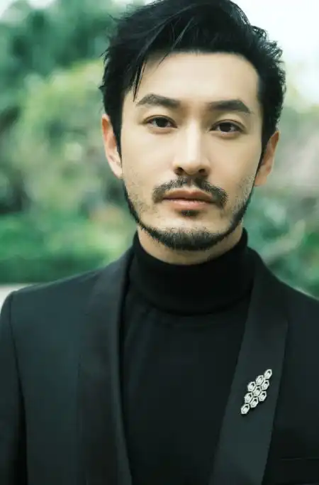 黄晓明不当清爽少年了留胡子走大叔风格,果然还是成熟形象适合他