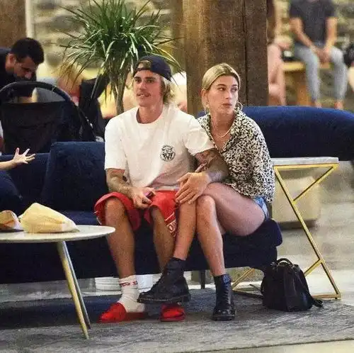 猝不及防比伯7号成功求婚海莉,与赛琳娜的恋爱剧彻底凉凉了