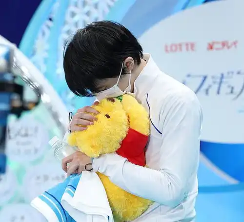 和羽生结弦用同款纸巾盒日本小女单追星成功,同获奥运门票