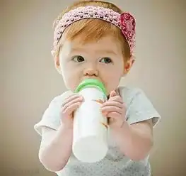 新手妈妈母乳不足,宝宝喝完奶粉直接被送医院,你还这样泡奶粉吗