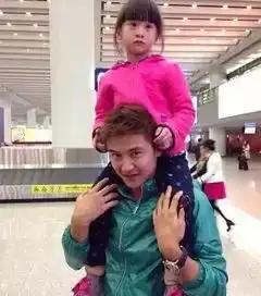 毕福剑女儿杀马特近照大曝光,事实证明老公必须找帅的