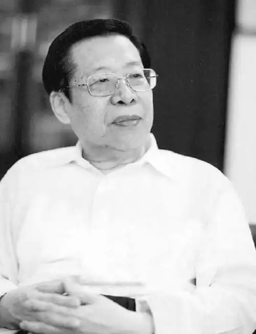 广东穷小子杨伟光14岁前没穿过鞋,用6分钟改变新闻联播规则