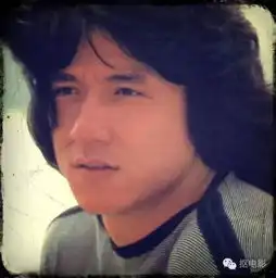 你说成龙丑,可他当年是亚洲第一男神