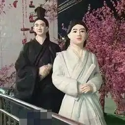 陈伟霆和佛爷傻傻分不清而范冰冰的蜡像丑得没朋友
