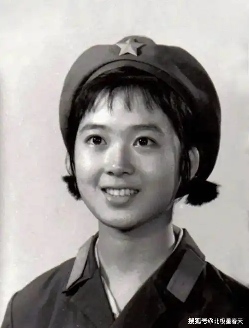 80年代美女龚雪为了爱情放弃事业嫁到美国,67岁风采依旧