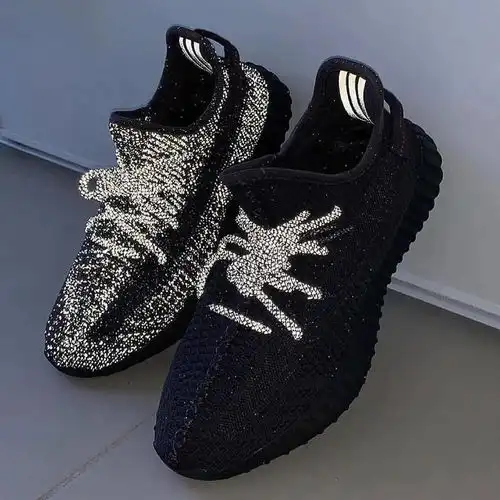 鞋友yeezyday疯狂中签满天星专属发售都卖不完,市价暴跌没有自穿只有热爱