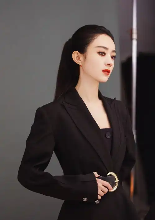 杨幂赵丽颖的黑长直,一个是病娇美人,一个丑到粉丝不敢认