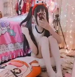 抖音新晋萝莉人气完胜蔡萝莉,看到真人,网友睡衣有点儿大