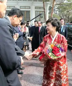 朴槿惠就任第二天会见19国代表