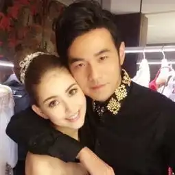从照片可以看出蔡依林被周杰伦伤有多深,凤姐抢戏