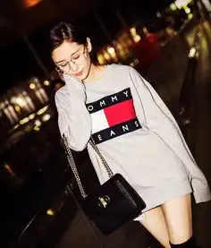 王子文明明很矮腿又短,但这样穿衣竟然显得腿好长
