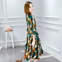 精美印花裙,衬托出你的高雅女神风范
