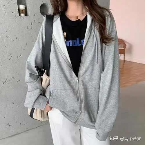 灰色外套搭配什么内搭好看