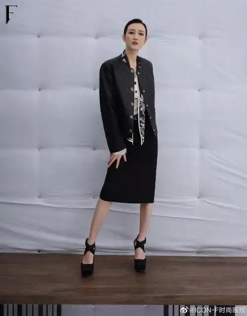王鸥封面写真,美腿修长,高贵优雅,精致迷人