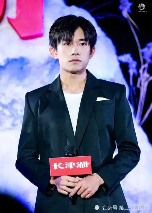 易烊千玺提名金鸡奖最佳男主角追星榜样