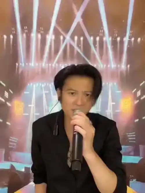 直播中,点击头像进来