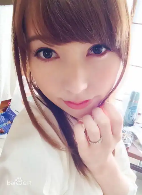 波多野结衣着古装秀胸线