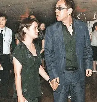 与妻子结婚第3天就分居,承认有20岁私生子,自己也是私生子