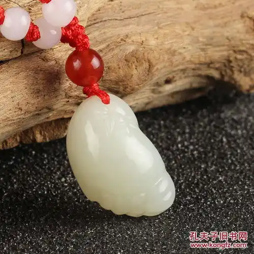 知足常乐和田玉吊坠女士能戴吗