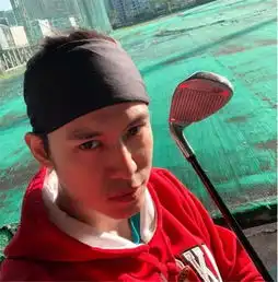 放弃遗产,带伤完成录制,如今他年将不惑,却依旧帅得不行