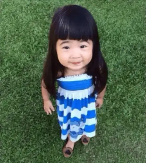 还记得曹格女儿吗如今包子圆脸蜕变成小熟女,化妆堪比封面模特