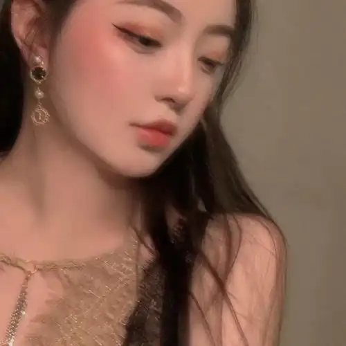 1202女孩头像祝我们花期不远繁花自现