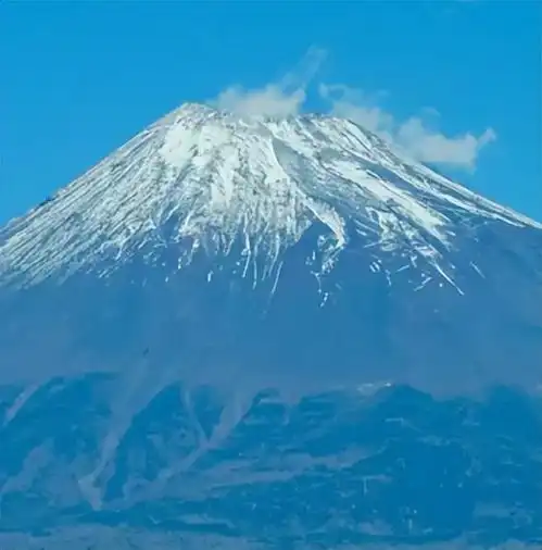 作死中国留学生4天两次玩命富士山,竟为一部手机激怒全日本