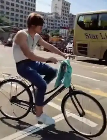 抖音惊现乌鸦哥张耀扬,颜值神似复制粘贴,网友怕他掀桌子