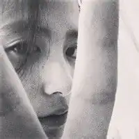 喜怒哀乐qq女生黑白头像图片害怕直觉会错了意才站在原地