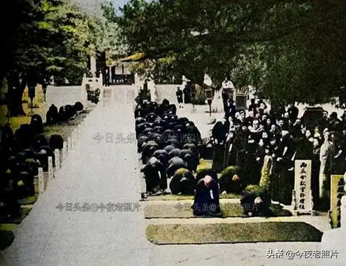 23张罕见照,希特勒的初恋,日军集体跪拜孔庙,慰安妇学用机枪