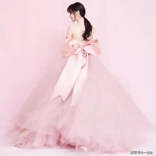 郑爽上节目cos安娜公主,穿公主裙优雅动人,头戴皇冠比原版惊艳